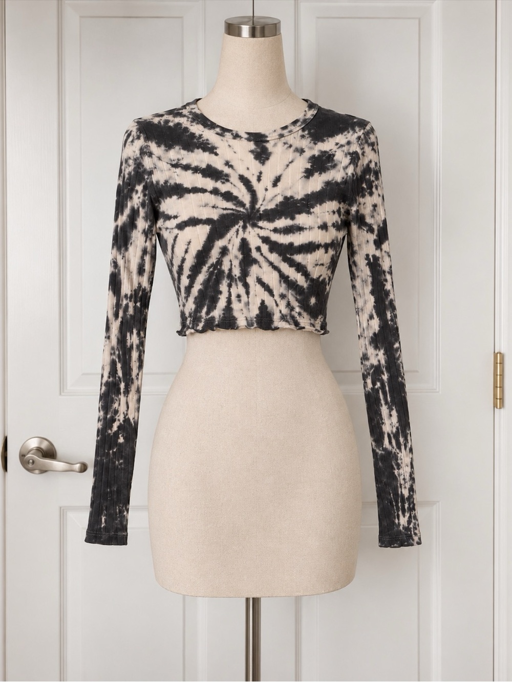 Sky and Sparrow Womens Black White Tie-Dye Knit Crop Long Sleeve Top L